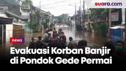 Proses Evakuasi Korban Banjir  di Pondok Gede Permai