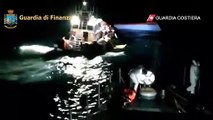 Soccorsi della Guardia Costiera e dalla GdF imbarcazione capovolta a 15 miglia da Lampedusa Video