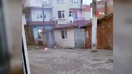 Canını hiçe sayıp patlayan akım tellerine tekme attı...O anlar kamerada