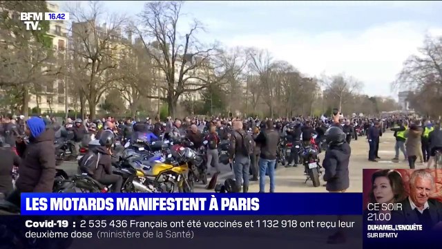 Plusieurs milliers de motards réunis ce samedi à Paris pour réclamer la légalisation du dépassement inter-files