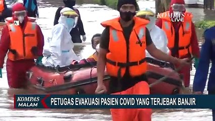 Usai Evakuasi Korban Banjir Positif Covid-19, Perahu Disemprot Disinfektan