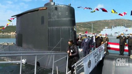 Bakan Akar'dan TCG Gür denizaltısına ziyaret