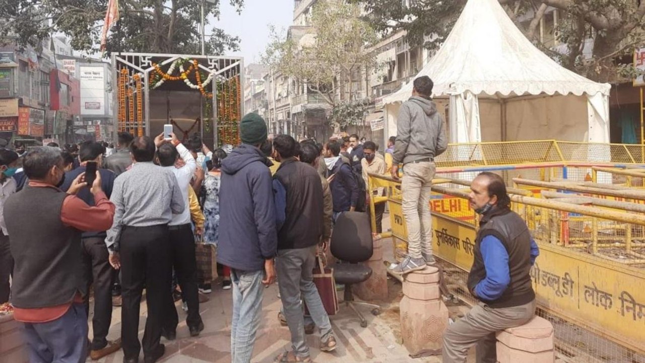 AAP Vs BJP politics over new Hanuman Temple in...