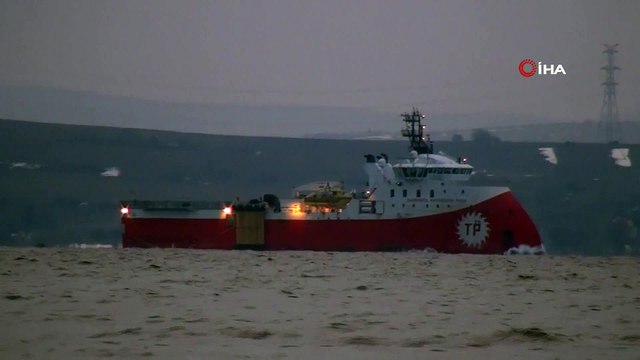 ‘Barbaros Hayrettin Paşa’ sismik araştırma gemisi Çanakkale Boğazı’ndan geçti