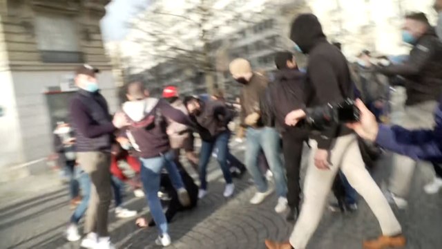 Paris : tensions entre antifascistes et militants de Génération Identitaire