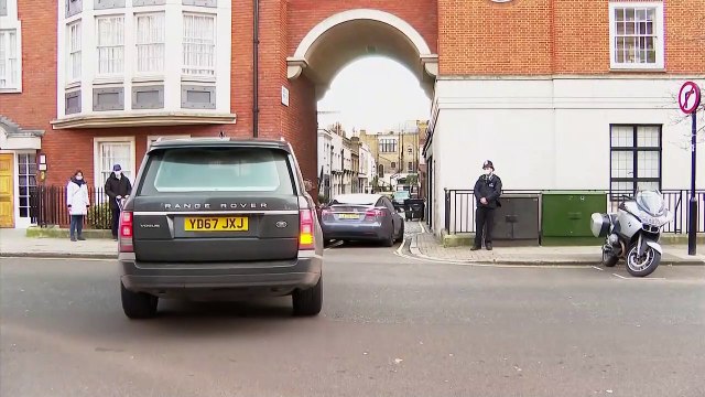 El príncipe de Gales visita en el hospital a su padre, el duque de Edimburgo