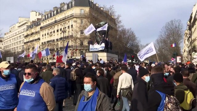 Protesta contra la disolución del movimiento antimigratorio Generación Identidad en Francia