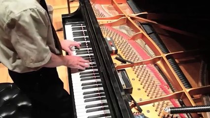 Estaban Reparando una Estatua de Jesús y Se Dieron Cuenta de Que Había Algo Escondido en Su Interior