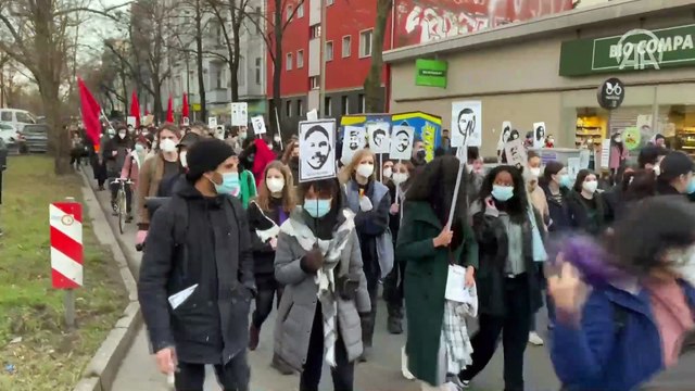 Almanya'da binlerce kişi ırkçılık karşıtı yürüyüşe katıldı