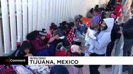 Des migrants sud-américains attendent de pouvoir entrer légalement aux États-Unis