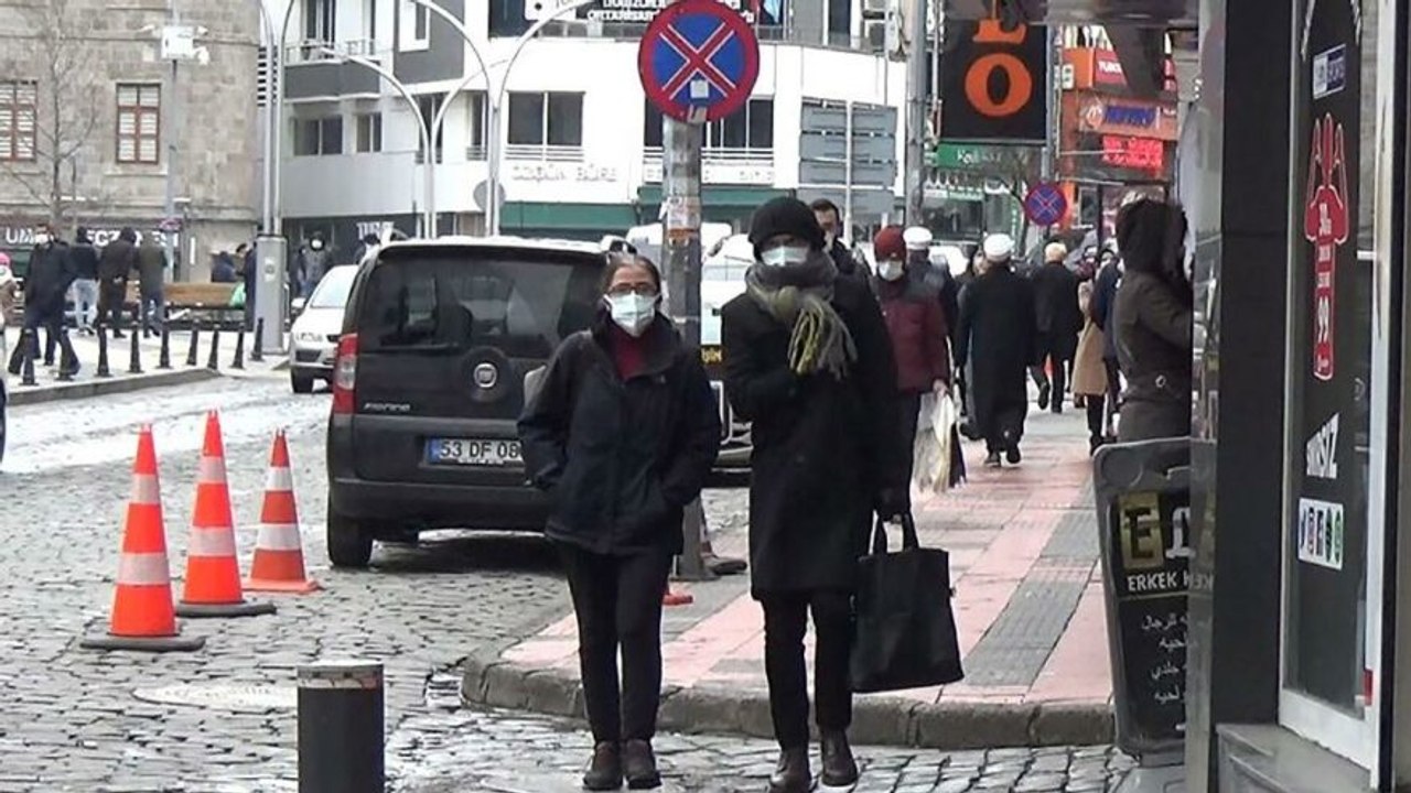 Mutant virüsle bulaş 1.5 kat arttı; mesafede 2 metre önerisi