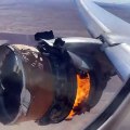 Les images effrayantes du réacteur d'un Boeing 777-2000 assurant la liaison entre Denver et Honolulu qui a pris feu et a commencé à se désintégrer quelques minutes après le décollage