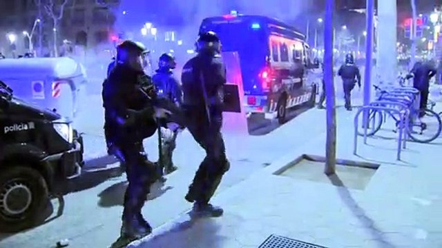 Cinque notti in strada per la libertà di espressione: Spagna in rivolta dopo l'arresto del rapper