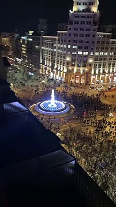 Ni un solo mosso en Paseo de Gracia mientras los burguesitos CDR saquean las tiendas