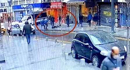 Otel penceresinden atladı, yoldan geçen vatandaşın üzerine düştü