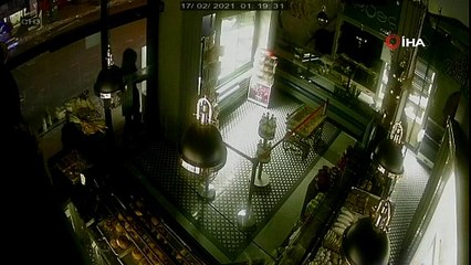 İş yerindeki sadaka kutusunu böyle çaldı