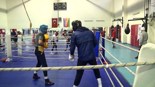 KASTAMONU - Tuz mağarasında antrenman yapan boksörlerin performansı arttı