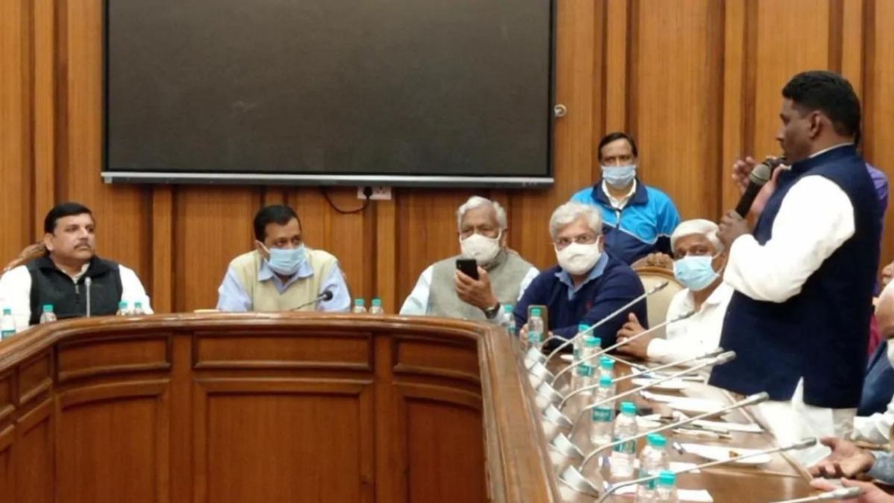 Delhi: Arvind Kejriwal holds meet with farmers