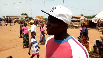 Immersion dans Gouécké épicentre d'ébola : y'a pas ébola ici ,c'est faux, réagit le jeune