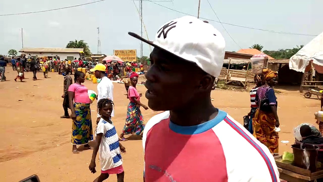 Immersion dans Gouécké épicentre d'ébola : y'a pas ébola ici ,c'est faux, réagit le jeune
