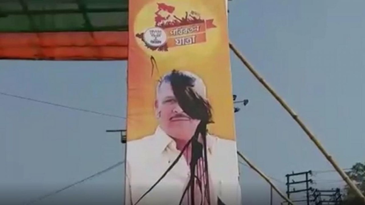 Political Tussle in West Bengal, Ink thrown on...