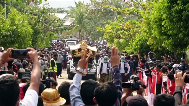 Birmanie: funérailles d'une manifestante au lendemain des violences meurtrières
