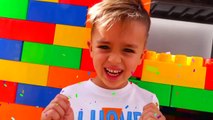 Vlad and Niki play with colored toy blocks and build Three Level House - Vlad and Nikita New Episodes 2021 videos for children and kids - فلاد ونيكي يلعبان بالألعاب - مجموعة فيديو للأطفال