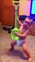Ce bébé est un futur Guitar Hero