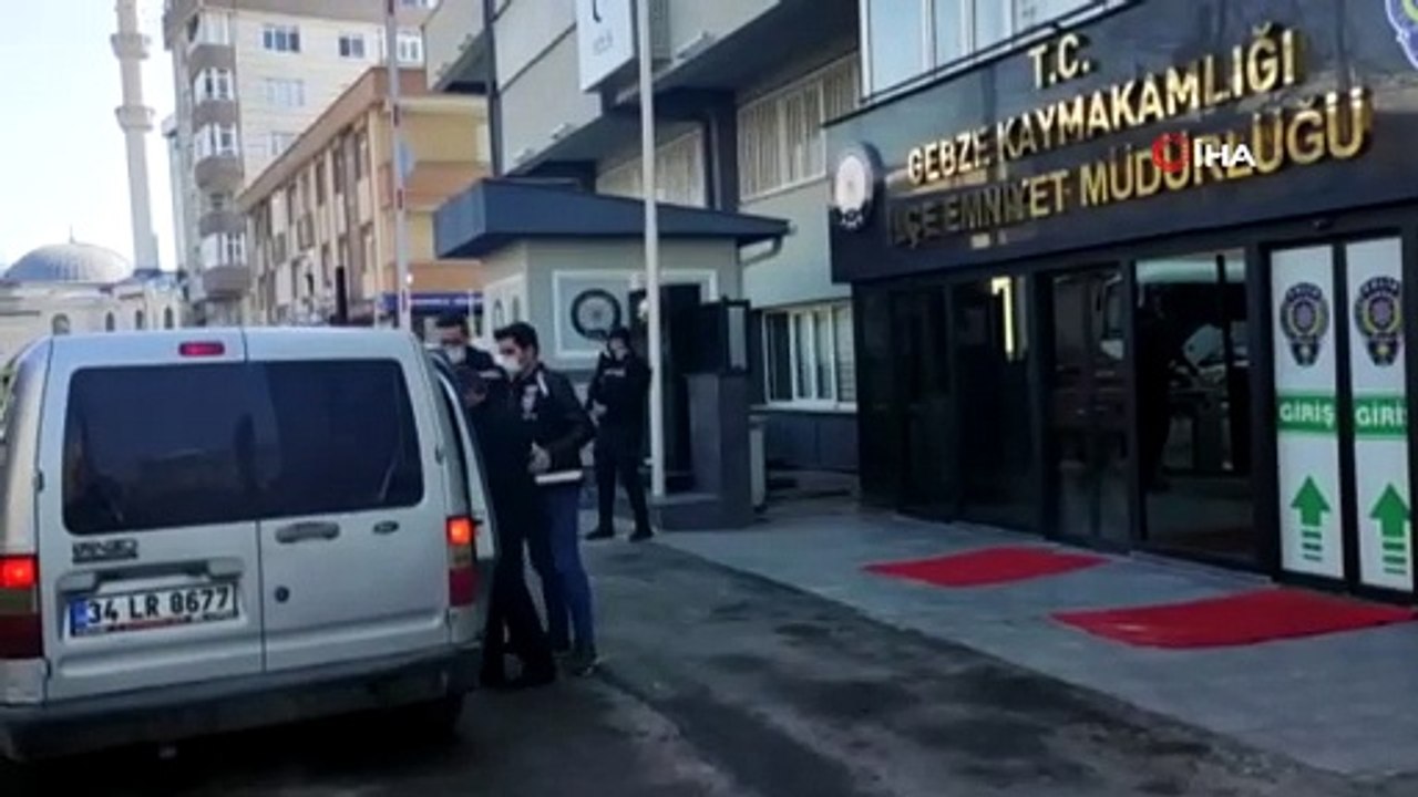 Kendilerini polis ve savcı olarak tanıtıp vatandaşı 215 bin lira dolandırdılar