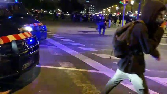 Imatges d'una detenció dels Mossos durant la manifestació Guillem Ramos