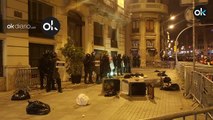 Sigue la violencia en Barcelona por el delincuente Hasél: los radicales lanzan piedras a los mossos