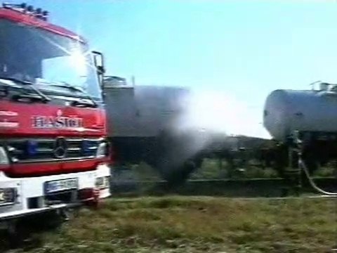 Nitra: cvičná nehoda: autobus a nákladný vlak