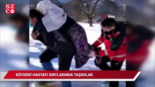 Karda yolu kapanan köydeki hastayı sırtlarında taşıdılar