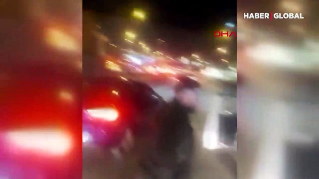 İETT otobüsünün önünü kesip tehditler yağdırdılar!