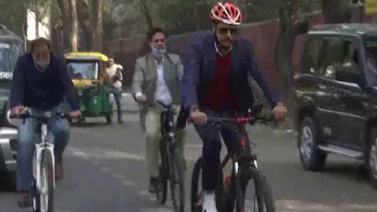 Robert Vadra rides bicycle to office, Know why