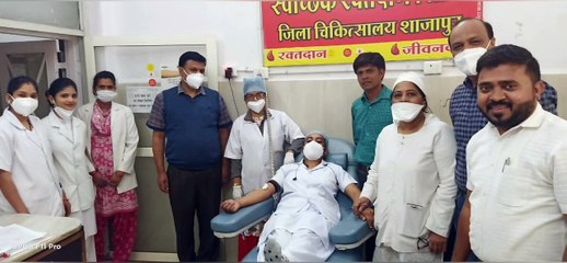 रक्तदान कर मनाया बेटी का जन्मदिन