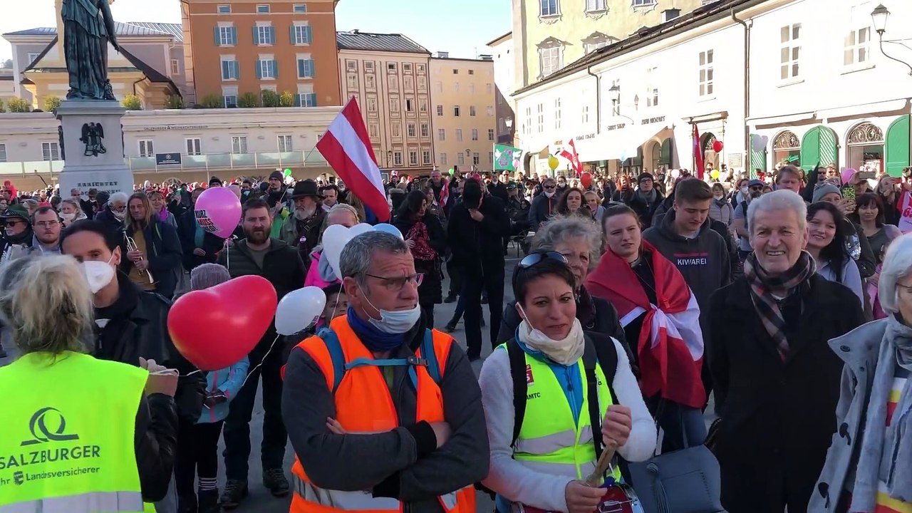 21.2.2021 Salzburg Demo Dr- Gerhard Pottler spricht singt
