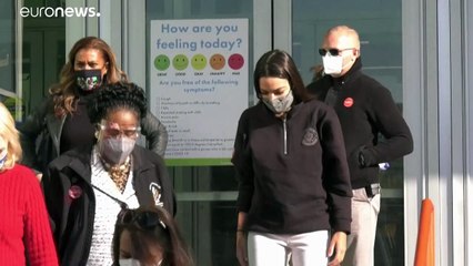 El 'buen samaritano' Ted Cruz ayuda a limpiar los destrozos en la casa de una amiga en Texas