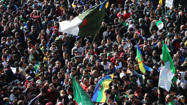 الجزائر.. تباين المواقف إزاء الانخراط في العمل الحزبي