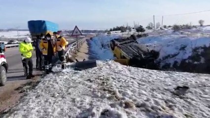 AMASYA - Taksi şarampole devrildi: 1 ölü, 2 yaralı