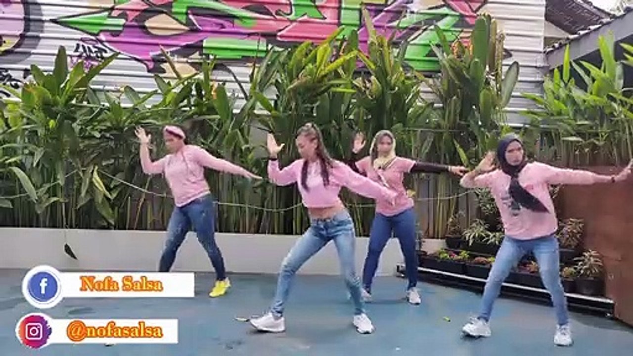 Aduh mamae ada cowo  baju hitam lagu  viral terkini