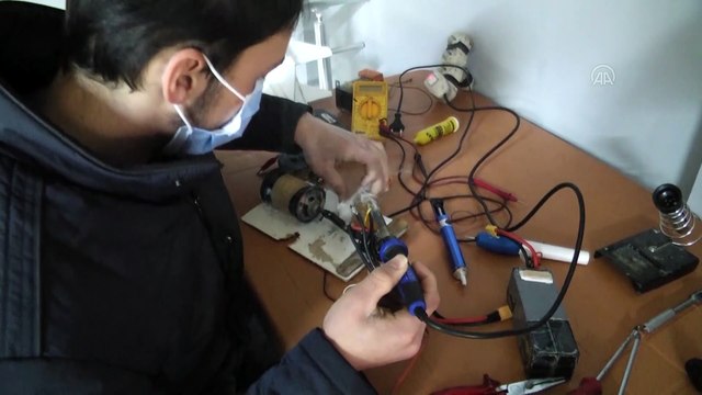 TRABZON - Havacılık tutkunu Trabzonlu genç model uçak yaptı
