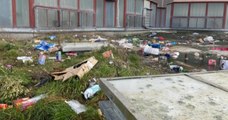Devenue un dépotoir, une école d'Amiens va fermer à cause des habitants qui jettent des déchets depuis l'immeuble voisin