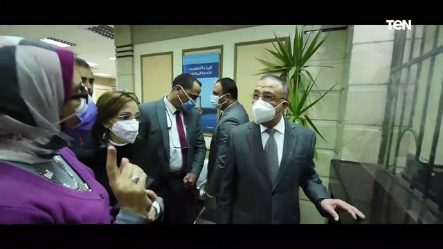 محافظ الإسكندرية يتابع بنفسه تطبيق منظومة إتاحة 42 خدمة إلكترونية بالمركز التكنولوجي لحي منتزه أول