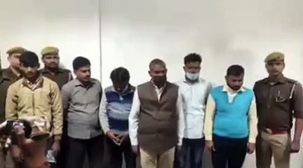 पुलिस ने जानसेवा केंद्र संचालकों सहित 6 अभियुक्तों को किया गिरफ्तार