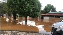 Rio Itabapoana sobe em Apiacá e causa alagamentos