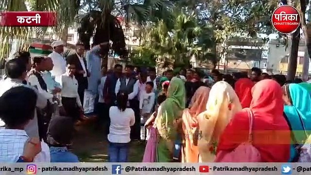 कांग्रेस के साथ लोगों ने किया नगर निगम का घेराव, निगम आयुक्त पर लगाए भूमाफियाओं से साठ-गाठ के आरोप