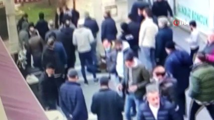 Akrabaların cami çıkışı silahlı kavgası kamerada...