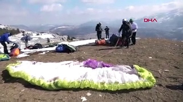 Toroslar Arslanköy Yaylası, yamaç paraşütü tutkunlarını ağırladı