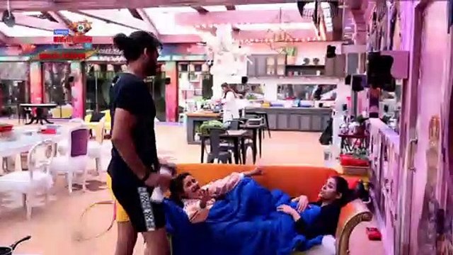 Bigg Boss 13 Episode 77 Highlights| 15 Jan 2020: Madhurima Tuli Assaults Vishal Aditya Singh
